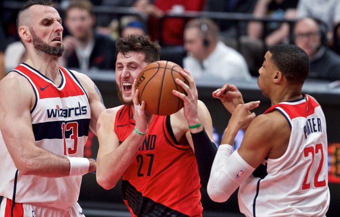 Washington Wizards (Marcin Gortat a Otto Porter Jr) vs Portland (Jusuf Nurkic)