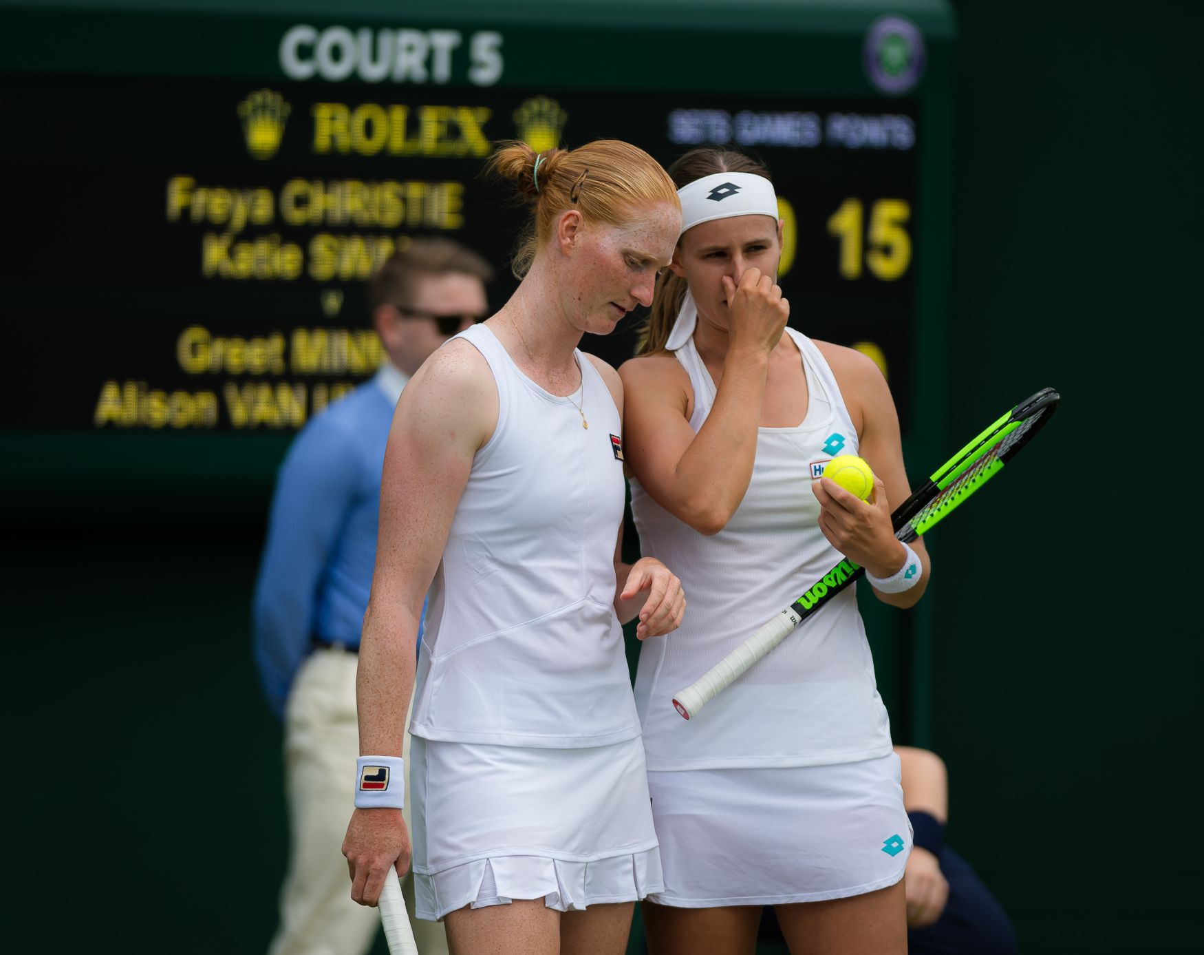 Greet Minnenová a Alison van Uytvancková na Wimbledonu 2019