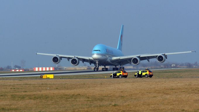 FOTO Největší dopravní letadlo světa přistálo v Praze