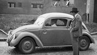 Volkswagen a jeho duchovní otec Ferdinand Porsche. Rodák z Vratislavic nad Nisou zemřel v roce 1951.