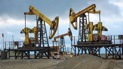 Těžba ropy, Rusko, Sachalin.