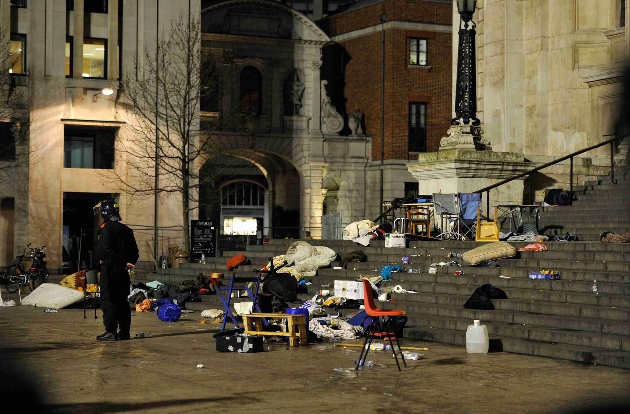 Policie vyklidila tábor demonstrantů v centru Londýna