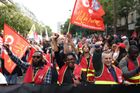 Desetitisíce Francouzů opět demonstrují proti rozpočtovým škrtům