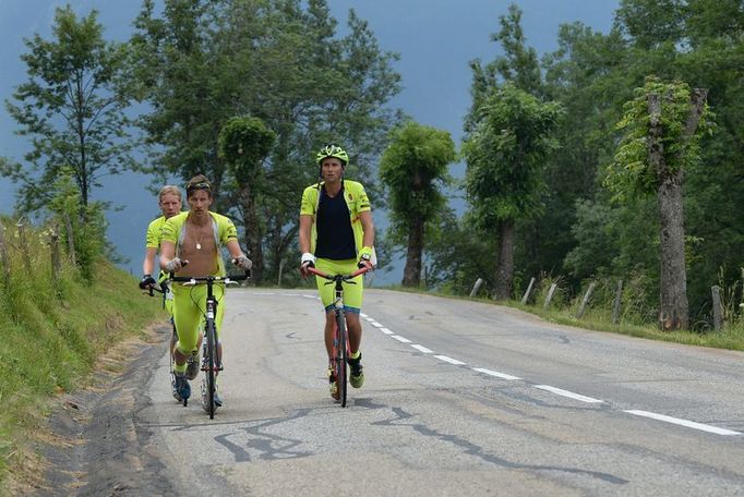 Na koloběžkách po trase Tour de France 2013