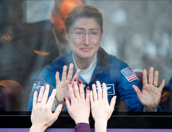 Americká astronautka NASA Christina Kochová se loučí před odletem do vesmíru