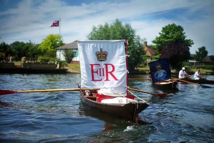 Swans and cygnets are caught, measured, assessed and tagged on the River Thames during the annual Swan Upping ceremony in London 100861, LONDON, UNITED KINGDOM - Monday J