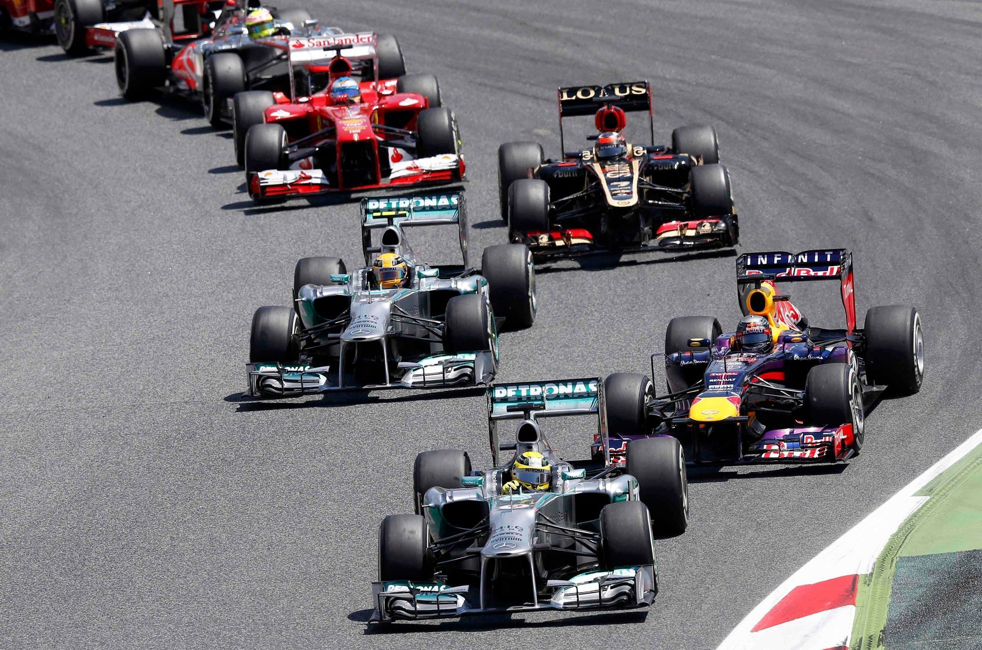 Formule 1, VC Španělska: Nico Rosberg vede po startu