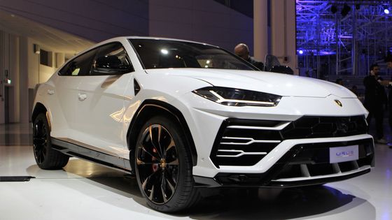 Lamborghini Urus je křížencem kupé a SUV podobně jako BMW X6 nebo elektrické koncepty Audi, Škody a Volkswagenu.