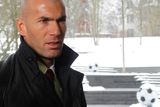 Katarskou kandidaturu na šampionát v roce 2022 podpořil bývalý nejlepší fotbalista planety Francouz Zinedine Zidane.