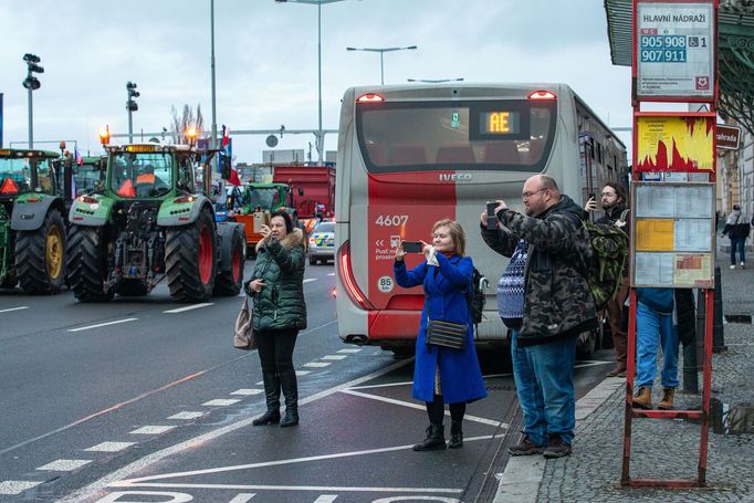 Protest části zemědělců s traktory v Praze na magistrále a před ministerstvem zemědělství, 19. 2. 2024.