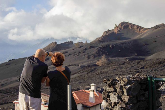 Záběr z fotoreportáže ukazující ostrov La Palma, který patří do souostroví Kanárské ostrovy, rok po erupci sopky Cumbre Vieja.