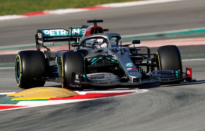 Lewis Hamilton v Mercedesu při druhých testech F1 v Barceloně 2020