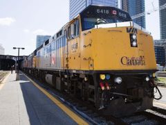 Obvinění prý plánovali vykolejit vlakovou soupravu na trati Toronto - New York.