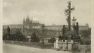 Značka V. K. K. V.: Praha. Kříž na Karlově mostě (pohlednice), kolem 1930