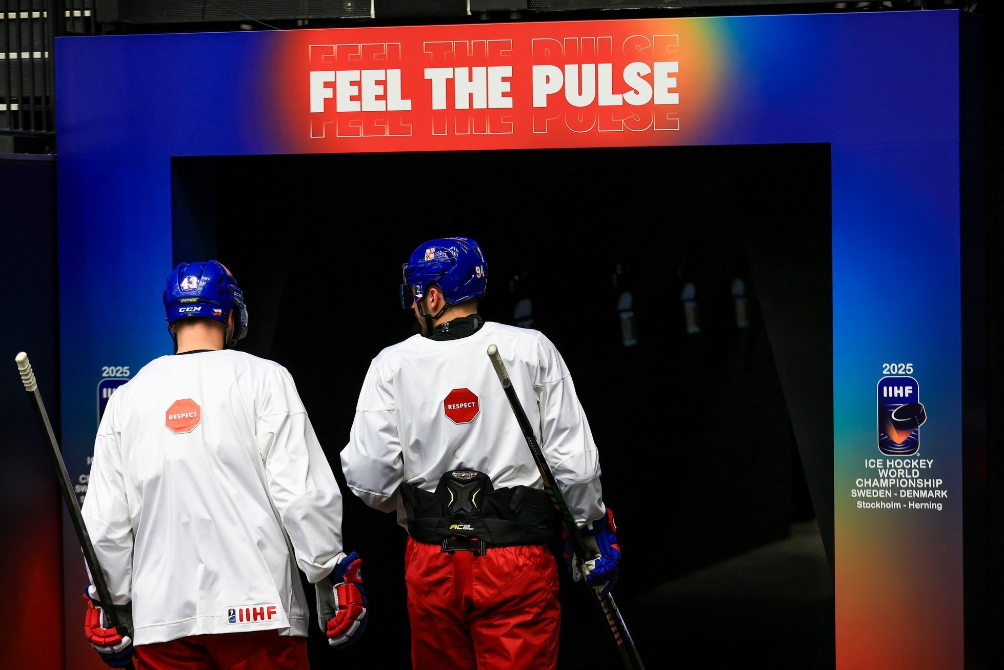 Čeští hokejisté při tréninku na MS 2025 v Herningu