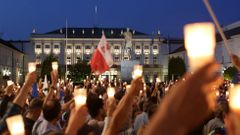 Protesty před prezidentským palácem ve varšavě, červenec 2017
