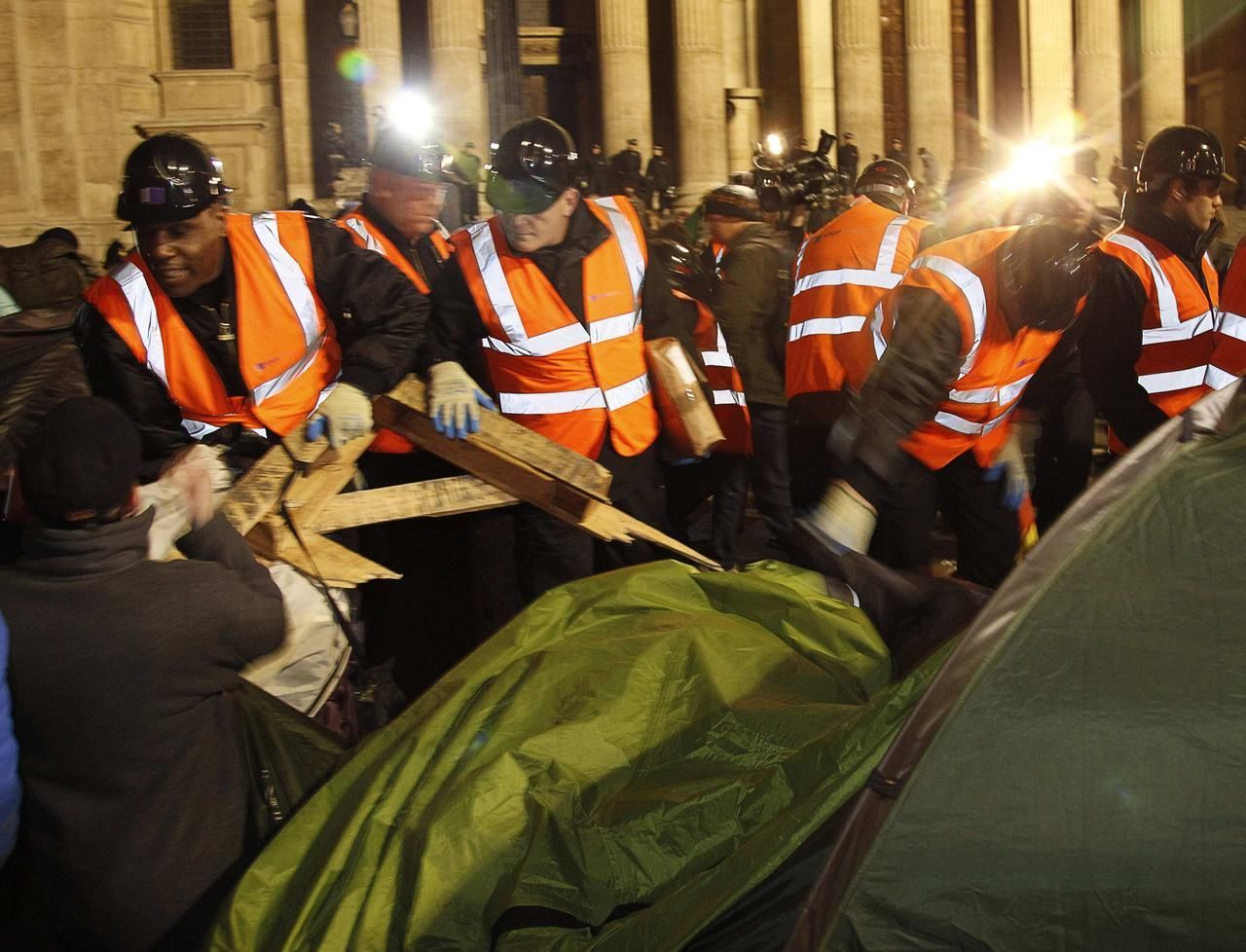 Policie vyklidila tábor demonstrantů v centru Londýna