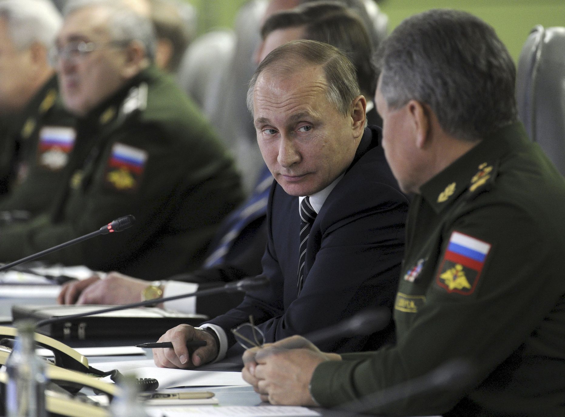 Ruský prezident Putin a ministr obrany Šojgu v Moskvě.