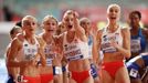 MS v atletice 2019: Polská štafeta na 4x400 metrů oslavuje stříbro.