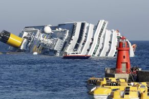 U Itálie ztroskotala obří výletní loď Costa Concordia