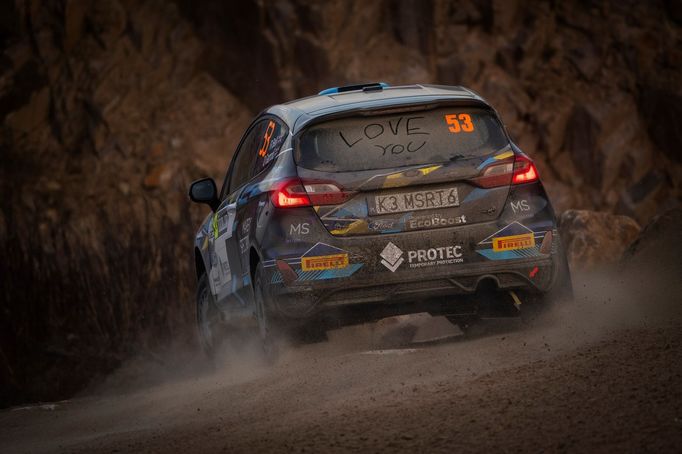 Ruairi Bell v Fordu na trati Švédské rallye 2020