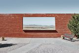 Na další fotografii Matta Portche je zachycena instalace The Wall Frame v turisticky oblíbené destinaci v Arizoně.