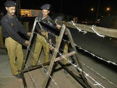 Policie instaluje zátarasy kolem mezinárodního letiště nedaleko Islámábádu