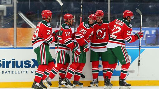 NHL Stadium Series - Patrik Eliáš slaví branku v zápase NJ Devils vs. NY Rangers