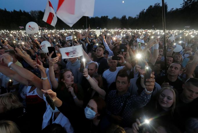 Předovolební mítink opoziční kandidátky Světlany Tichanouské v Minsku.