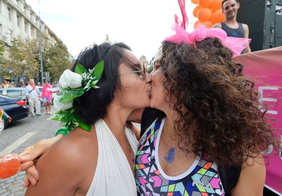"Průvod je pro všechny, i rodiny homosexuálů, které je přišli podpořit," říkají organizátoři. 
