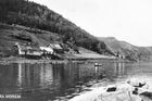 Ještě ve 40. letech stálo na obou březích Vltavy několik chalup. V hlubinách Slapské přehrady zmizela osada s názvem Moráň.