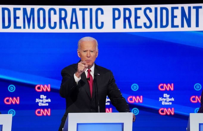 Joe Biden během debaty demokratických kandidátů na prezidenta USA.