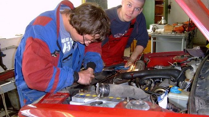 Automechanik. Ilustrační foto