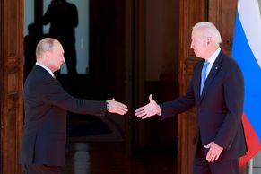Debata byla konstruktivní, nikoli nepřátelská, hodnotí Putin summit s Bidenem
