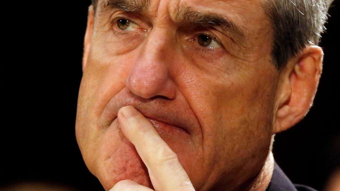 Robert Mueller (na fotce) zmiňuje jméno obviněného podnikatele George Nadera ve své zprávě o ruském vměšování do amerických prezidentských voleb více než stokrát.
