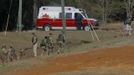 Law enforcement officials including the FBI deploy into the scene of a shooting and hostage taking near Midland City, Alabama February 1, 2013. Residents in a rural Alabama town prayed on Friday and called for the release of a 5-year-old boy being held captive for a fourth day by a man accused of shooting a school bus driver and then taking the child hostage. REUTERS/Phil Sears (UNITED STATES - Tags: CRIME LAW) Published: Úno. 1, 2013, 9:33 odp.