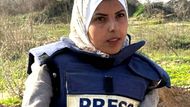 Palestinská novinářka Mariam Abu Dagga, která spolupracovala s agenturou AP. Byla zabita při izraelském útoku na nemocnici Násir 25. srpna 2025.