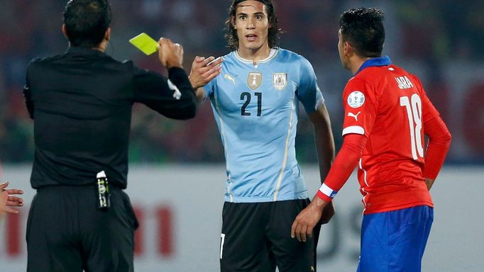 Referee Ricci shows a second yellow card to Uruguay's Cavani next to Chile's Jara during their quarter-finals Copa America 2015 soccer match at the National Stadium in Sa