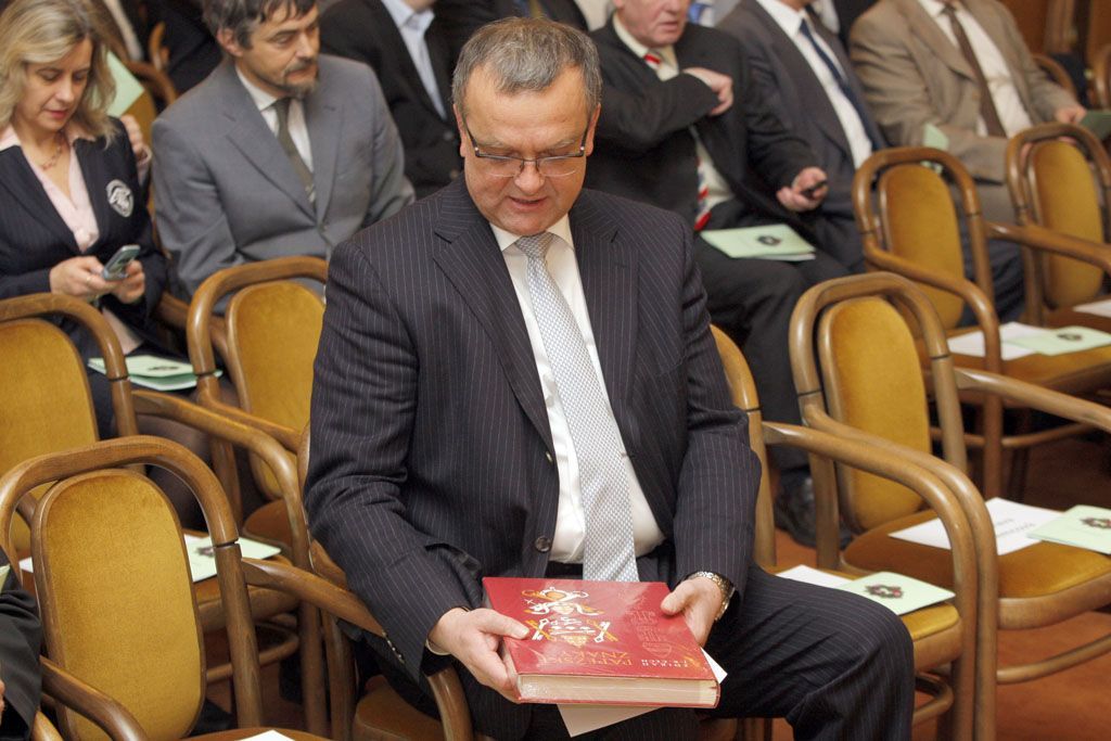 Arcibiskup požehnal poslancům