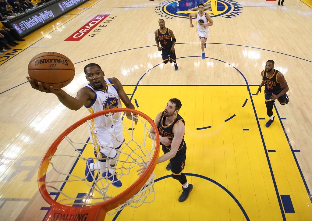 Kevin Durant z Golden State v prvním finále NBA proti Clevelandu