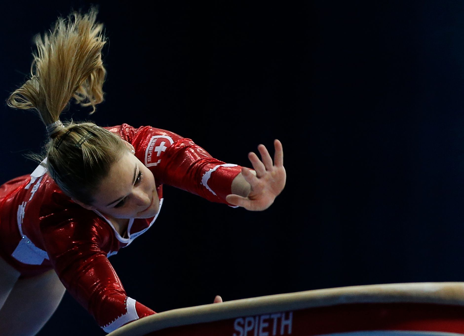 Giulia Steingruberová na kladině při ME sportovních gymnastů
