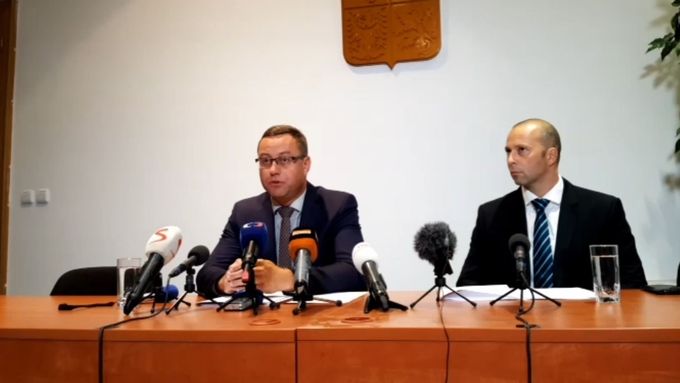 ŽIVĚ: Nejvyšší státní zástupce Pavel Zeman zveřejní své stanovisko ke kauze Čapí hnízdo