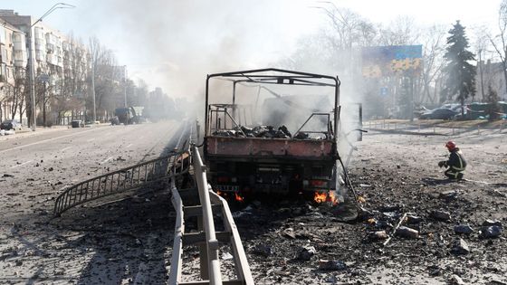 Třetí den invaze ve fotografiích. Ukrajinci v noci tvrdě bojovali o hlavní město