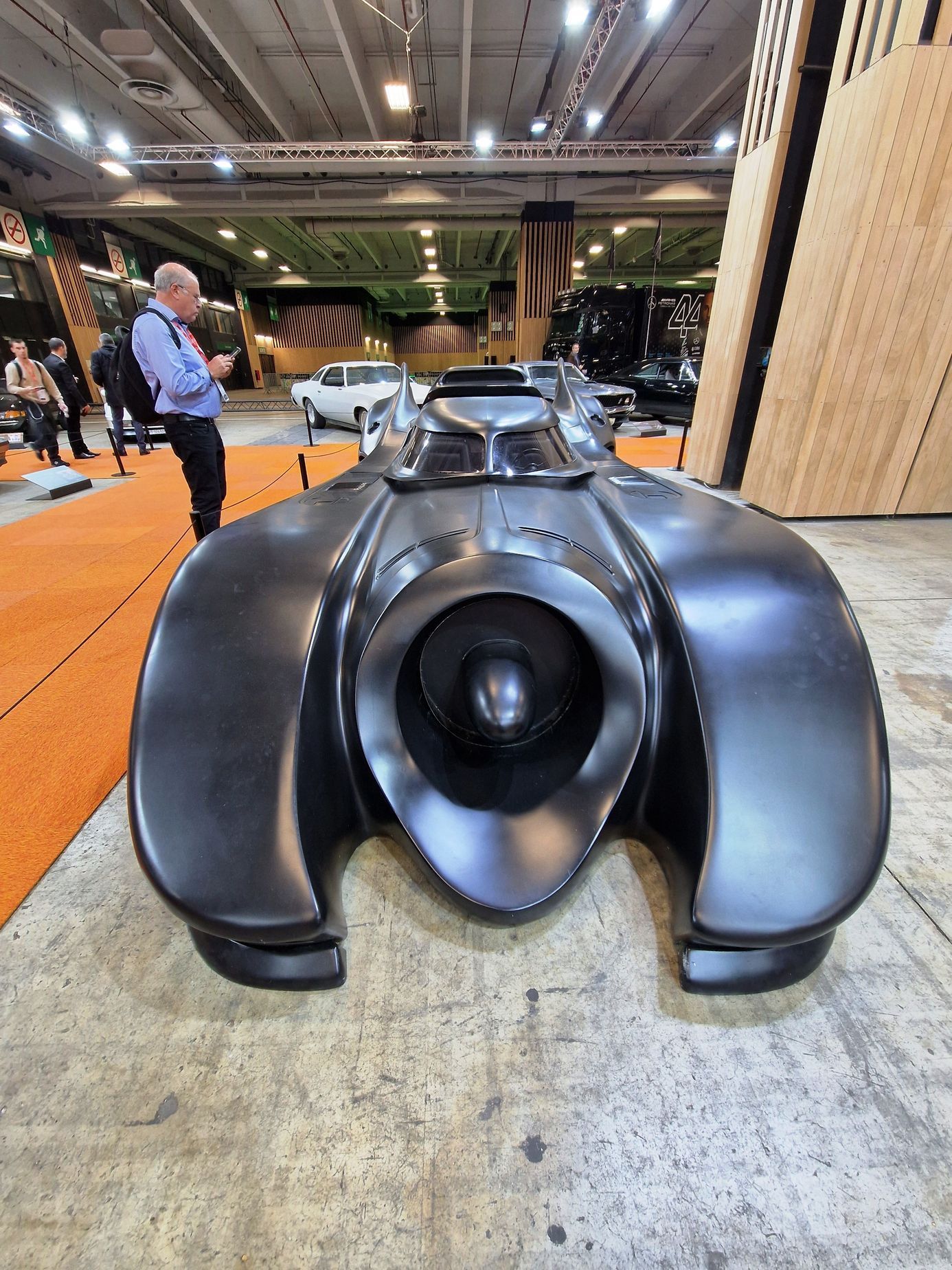 historická a filmová auta autosalon Paříž
