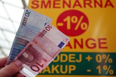 S příchodem eura zmizí až pětina pouličních směnáren