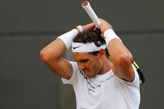 Nadal vypadl po téměř pětihodinové bitvě s Müllerem, Murray i Federer jsou ve čtvrtfinále Wimbledonu