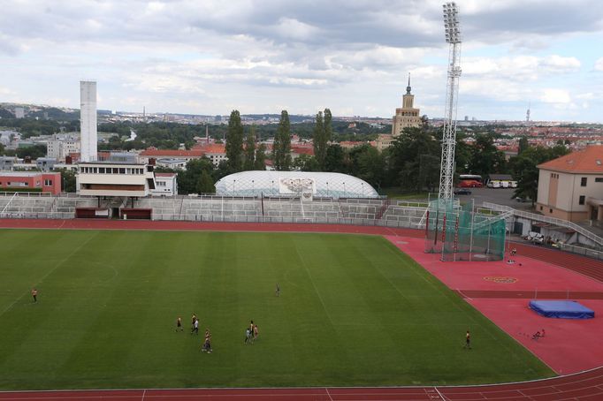 Výhled z hlavní tribuny stadionu Juliska