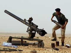 Libyjští povstalci mají k dispozici často jen zastaralé zbraně z armádních arzenálů
