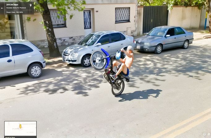 Reprofoto (výřez) z mapovací 3D služby Google Street View, kterou provozuje již přes 15 let americká společnost Google LLC.