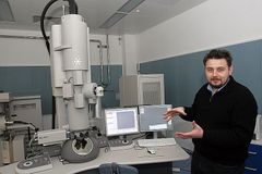 Čeští vědci mají mikroskop, který vidí do jádra buněk